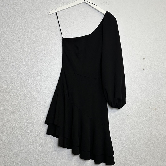 Elliatt Caydence Asymmetrical One Shoulder Puff Sleeve‎ Black Mini Dress Size XS - Picture 2 of 16